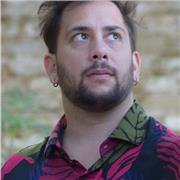 Profesor de lengua y literatura en español para colegios secundarios y enseñanza media.